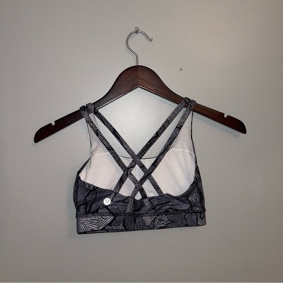 Lululemon Energy Sports Bra Women's Size 4 US White‎ Black Patterned Stretch - Picture 7 of 11